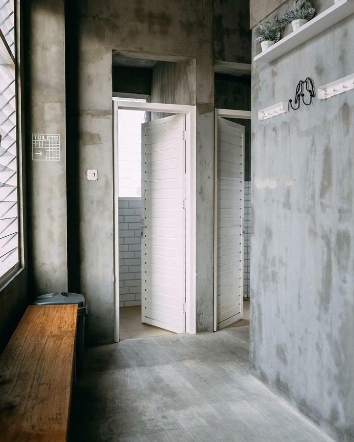 So! Boutique Hostel Malang Exterior photo